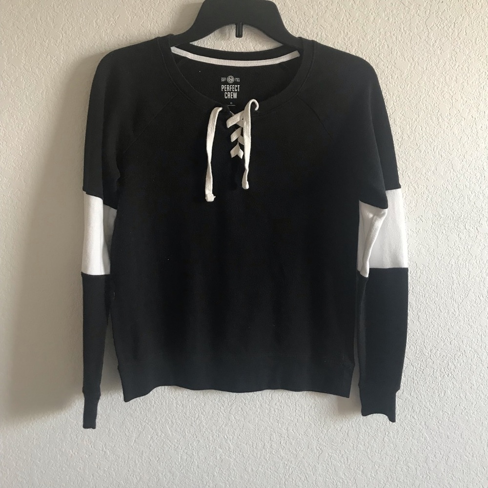 So XS black and white basic crewneck criss cross